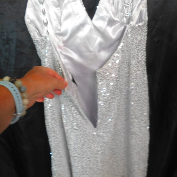 PENDING SALE 🌙 NIGHTMOVES Woman's size 10 Silver sequin formal mini dress - Picture 10 of 16